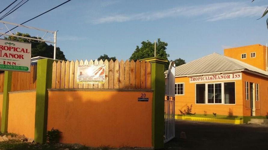 Tropical Manor Inn Half-Way-Tree Kingston Exterior foto